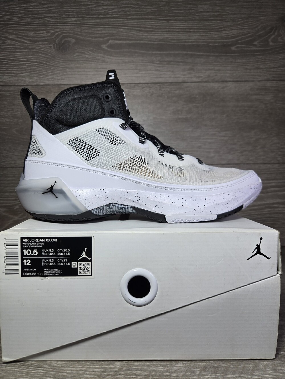 Nike Air Jordan XXXVII 37 Oreo 2022 White / Black Mens Size 10.5 DD6958-108 New